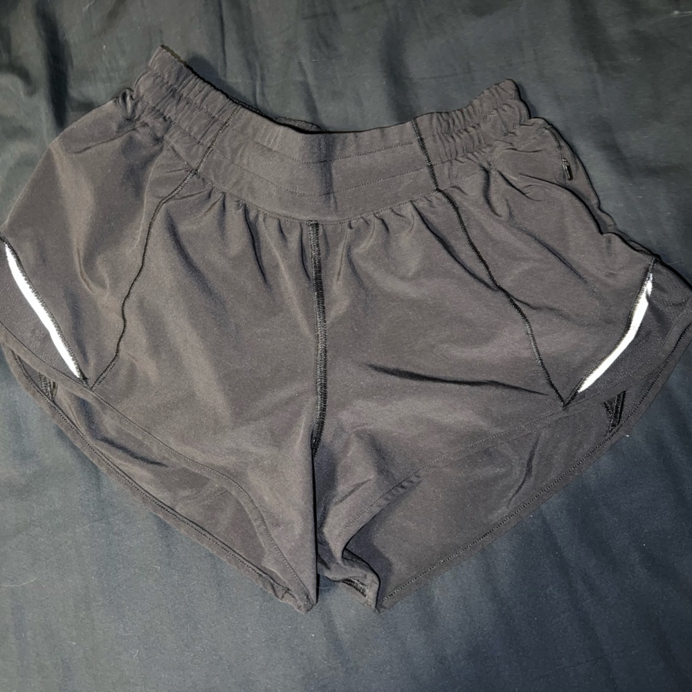 Lululemon Black Low Rise Hotty Hot shorts 2.5 inch